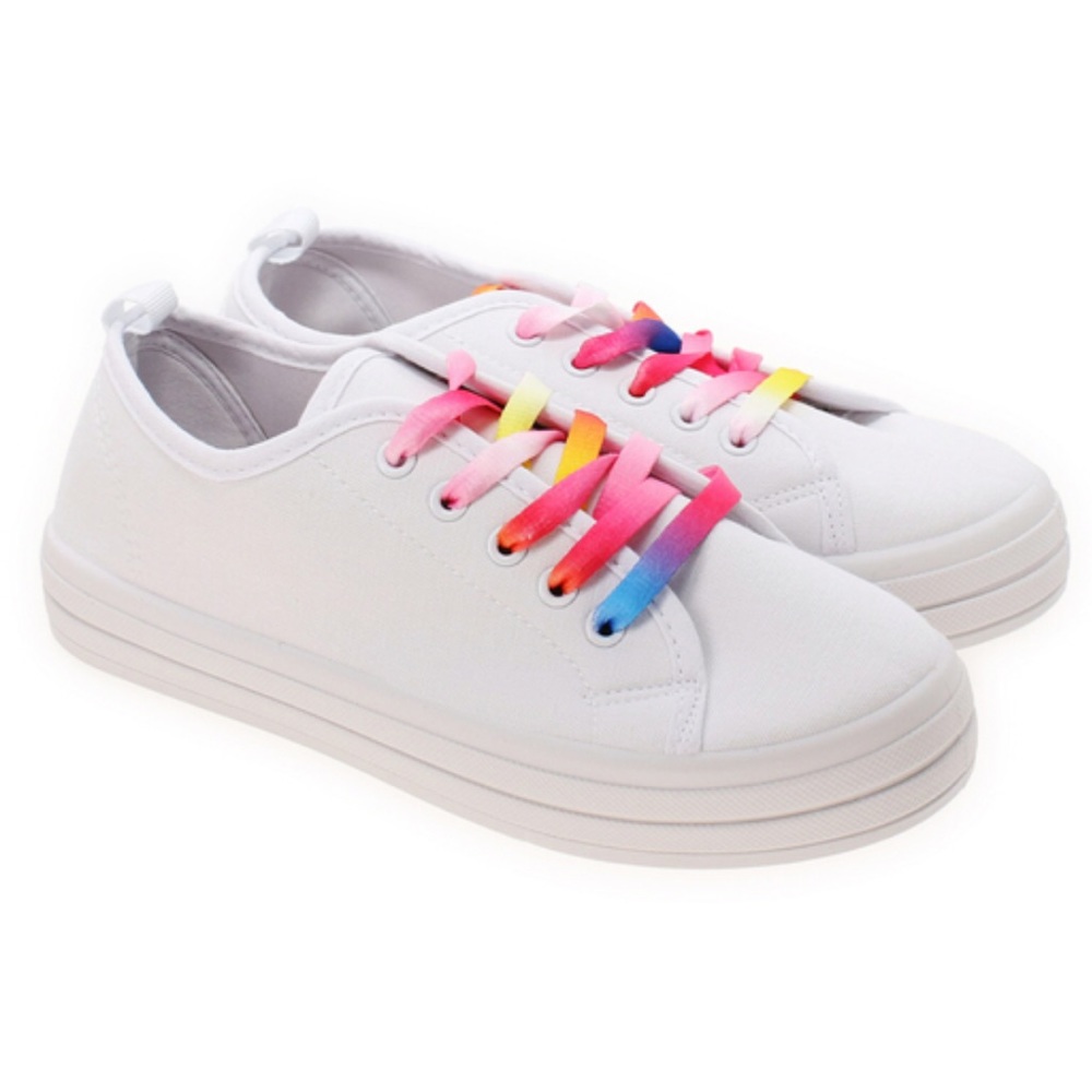 ❤️‍🔥 NWOT Ladies sneakers with rainbow laces!
